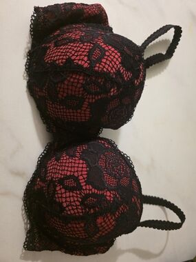 La Vie En Rose Red and Black Lace Push-Up Bra